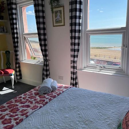 "The Parlour" Seafront Apartment Eastbourne Exteriör bild