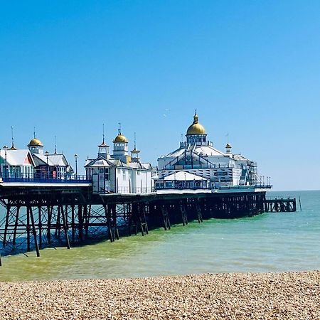 "The Parlour" Seafront Apartment Eastbourne Exteriör bild