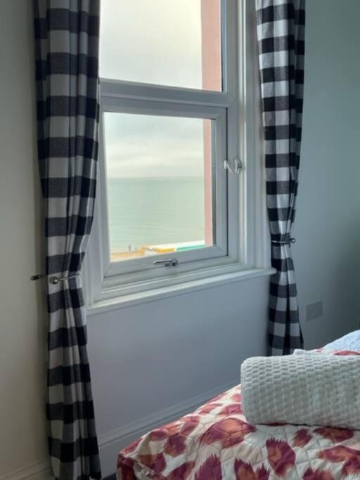 "The Parlour" Seafront Apartment Eastbourne Exteriör bild