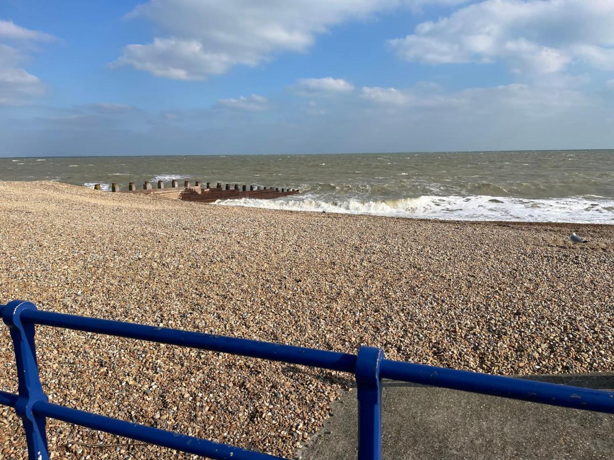 "The Parlour" Seafront Apartment Eastbourne Exteriör bild